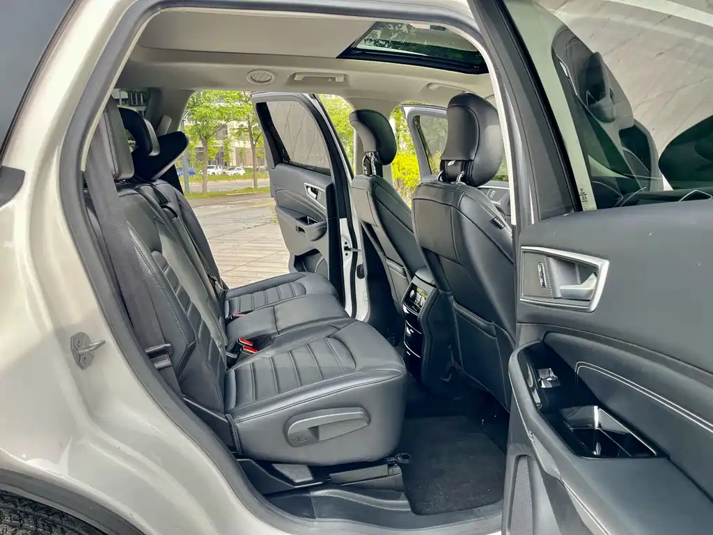 Ford Edge — фото 18