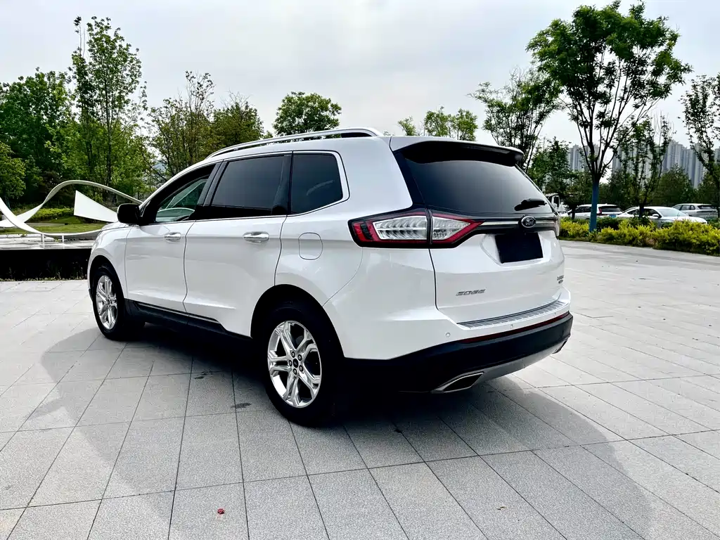 Ford Edge — фото 19