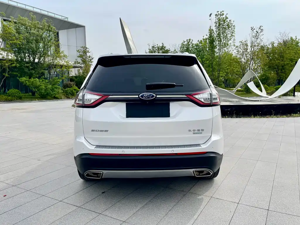 Ford Edge — фото 20