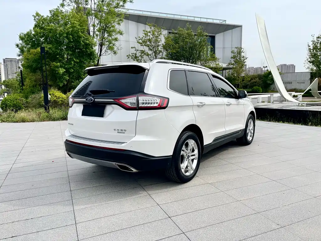 Ford Edge — фото 21