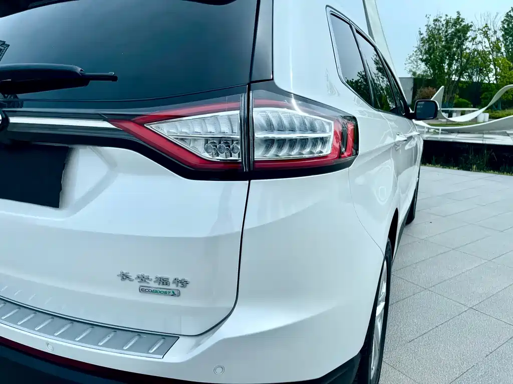 Ford Edge — фото 22