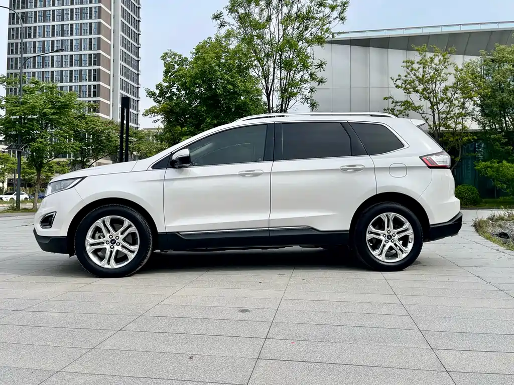 Ford Edge — фото 25