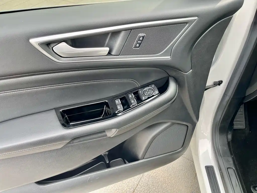 Ford Edge — фото 7