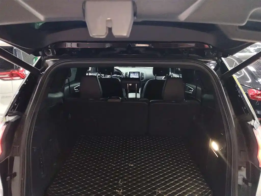 Ford Edge — фото 19