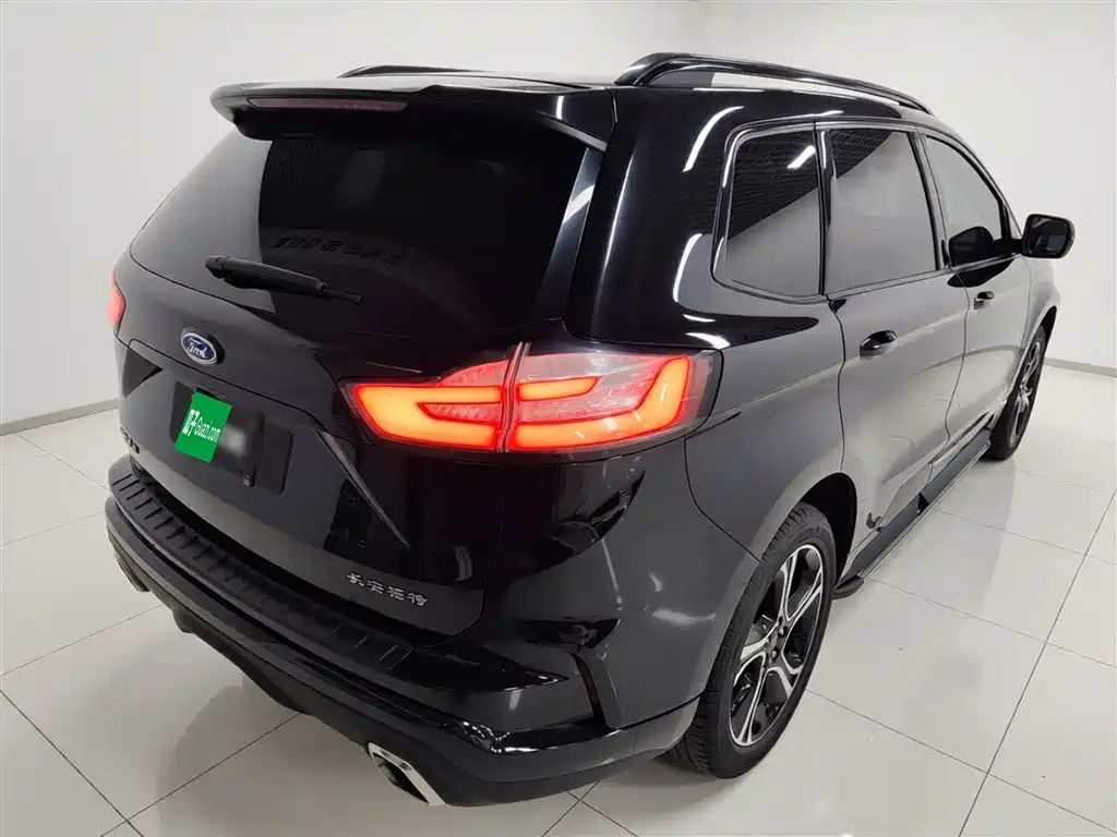 Ford Edge — фото 7