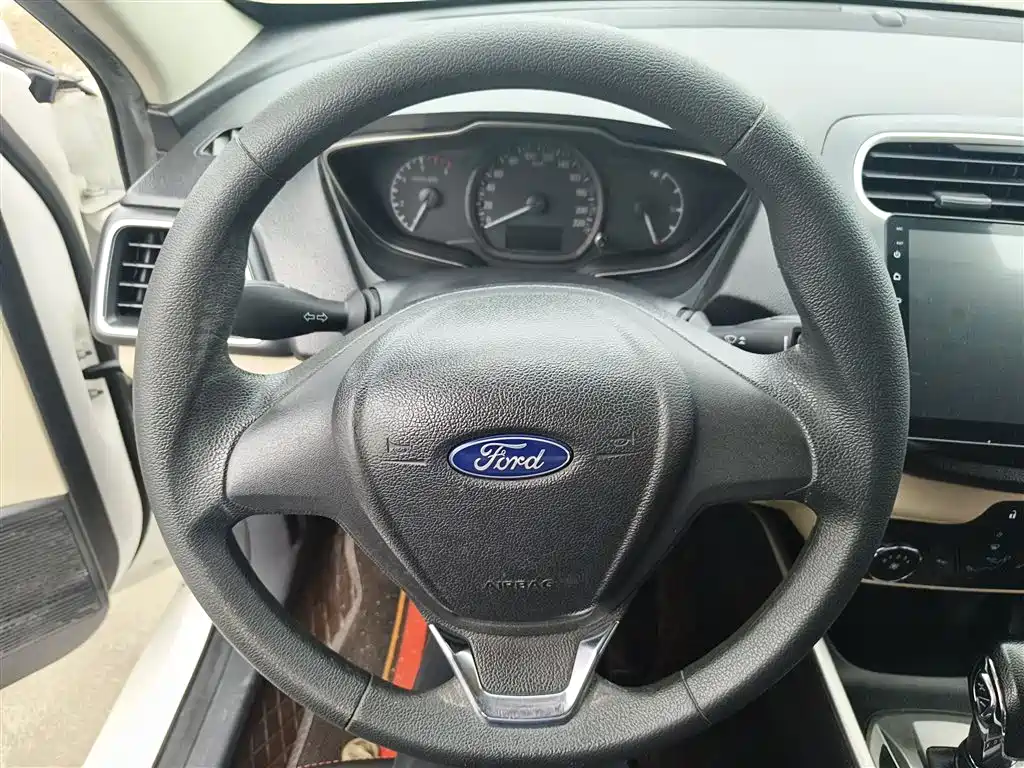 Ford Escort — фото 11