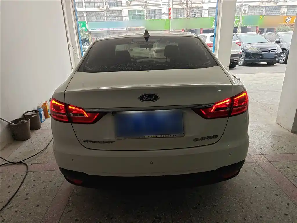 Ford Escort — фото 6
