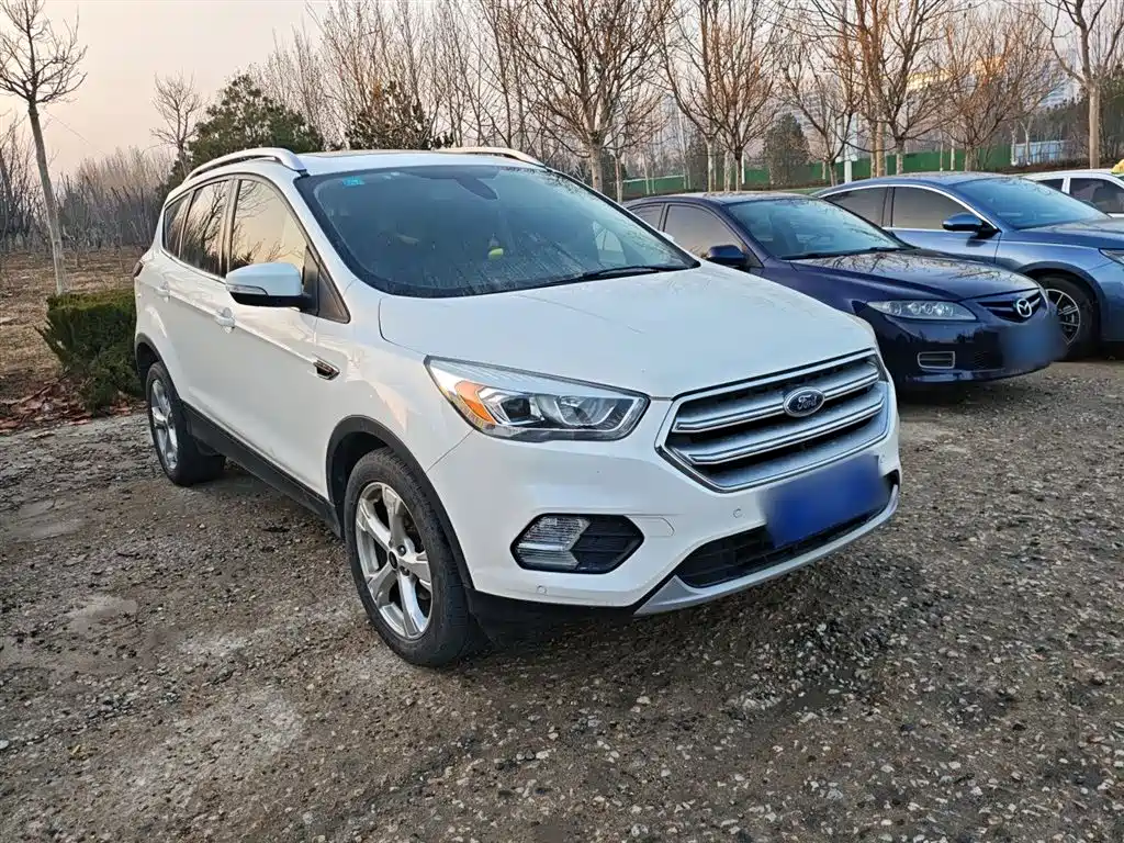 Ford Kuga — фото 4