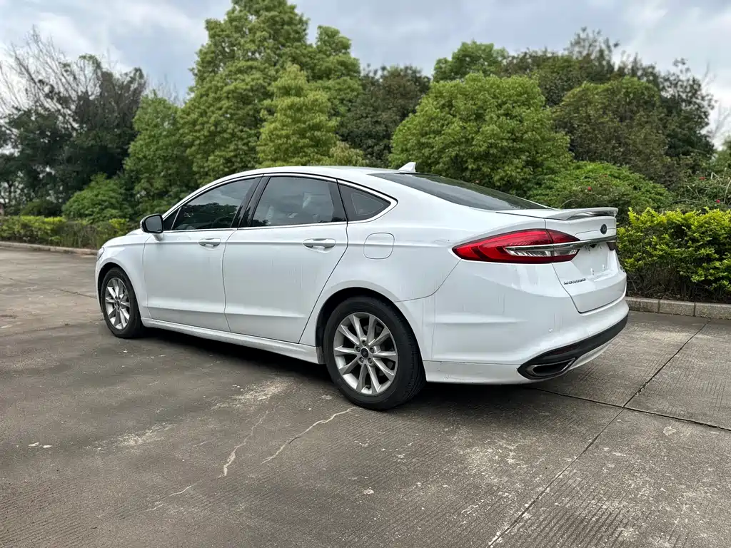 Ford Mondeo — фото 4