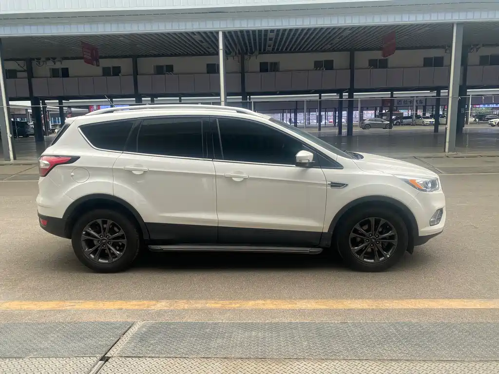 Ford Kuga — фото 4