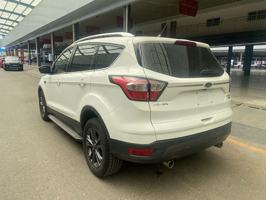 Ford Kuga — фото 9