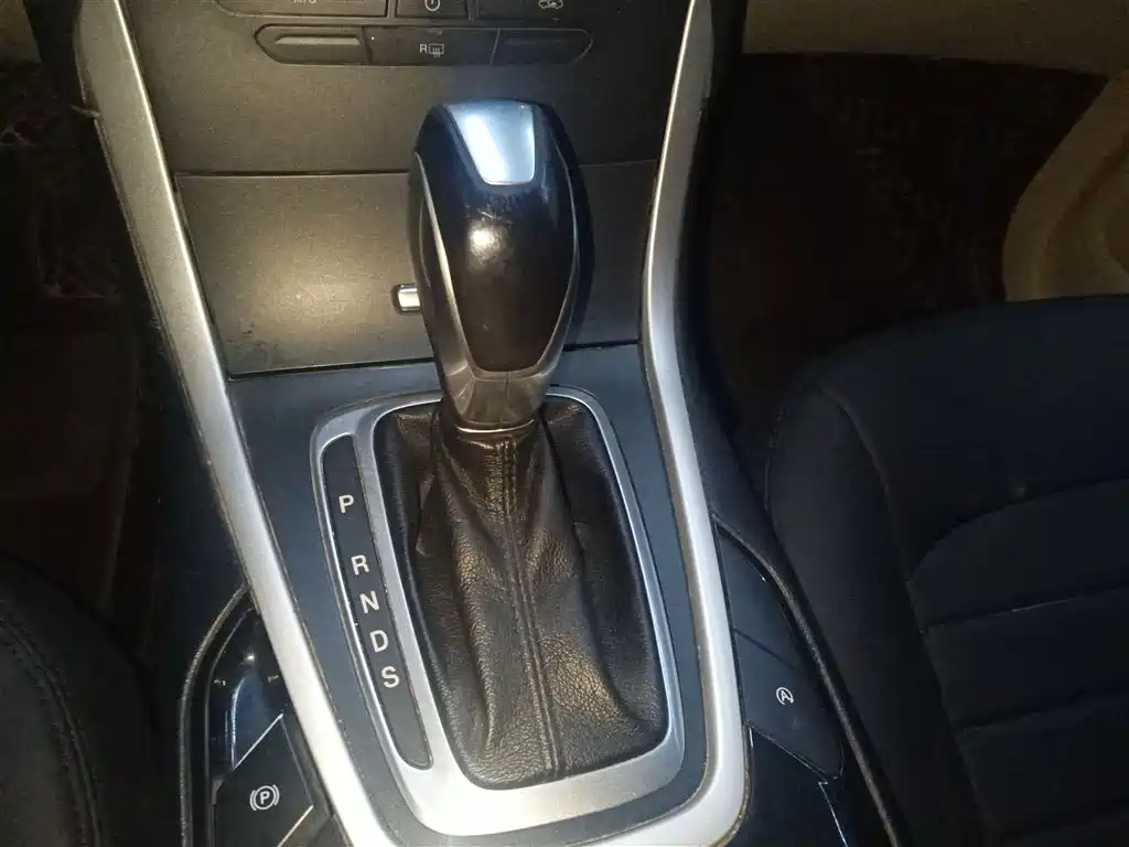 Ford Edge — фото 14