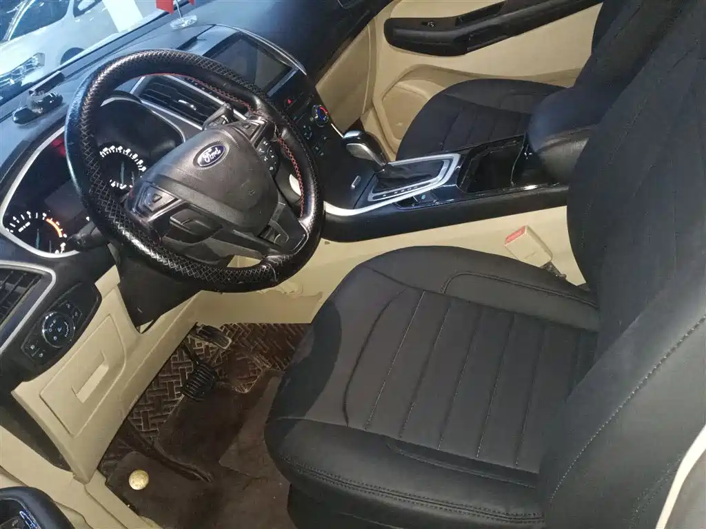 Ford Edge — фото 15