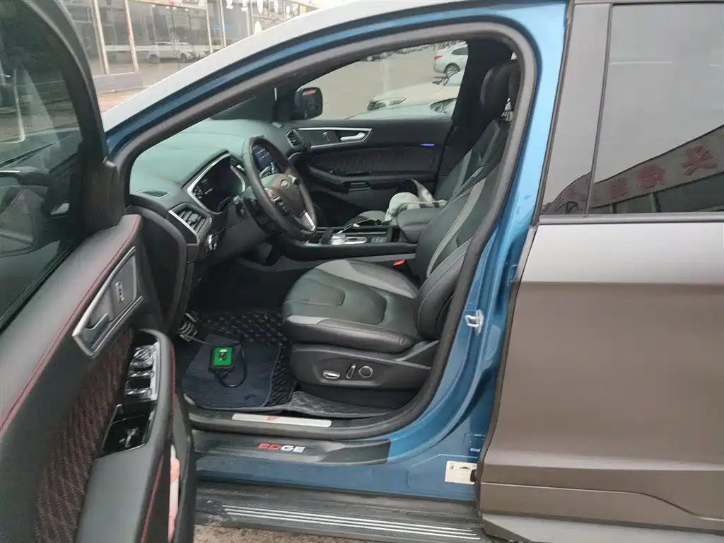 Ford Edge — фото 11