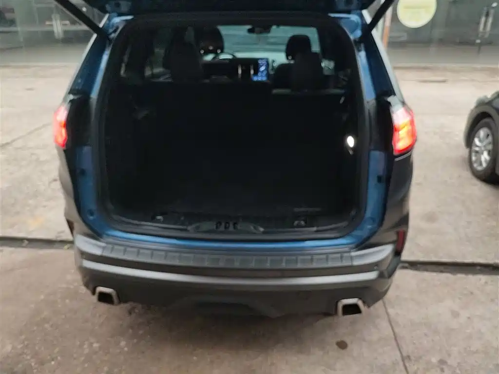 Ford Edge — фото 15