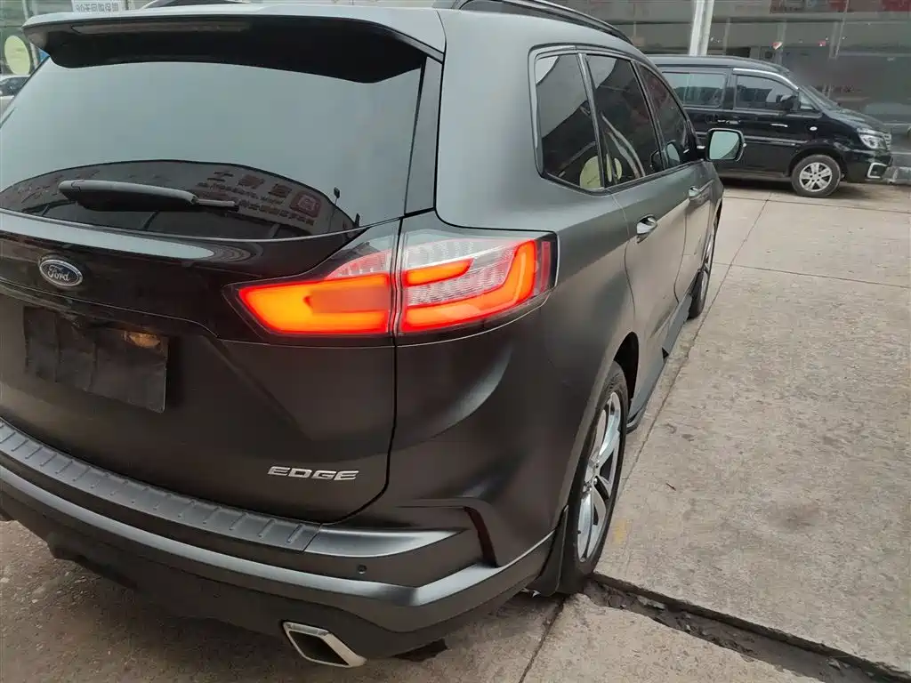 Ford Edge — фото 24