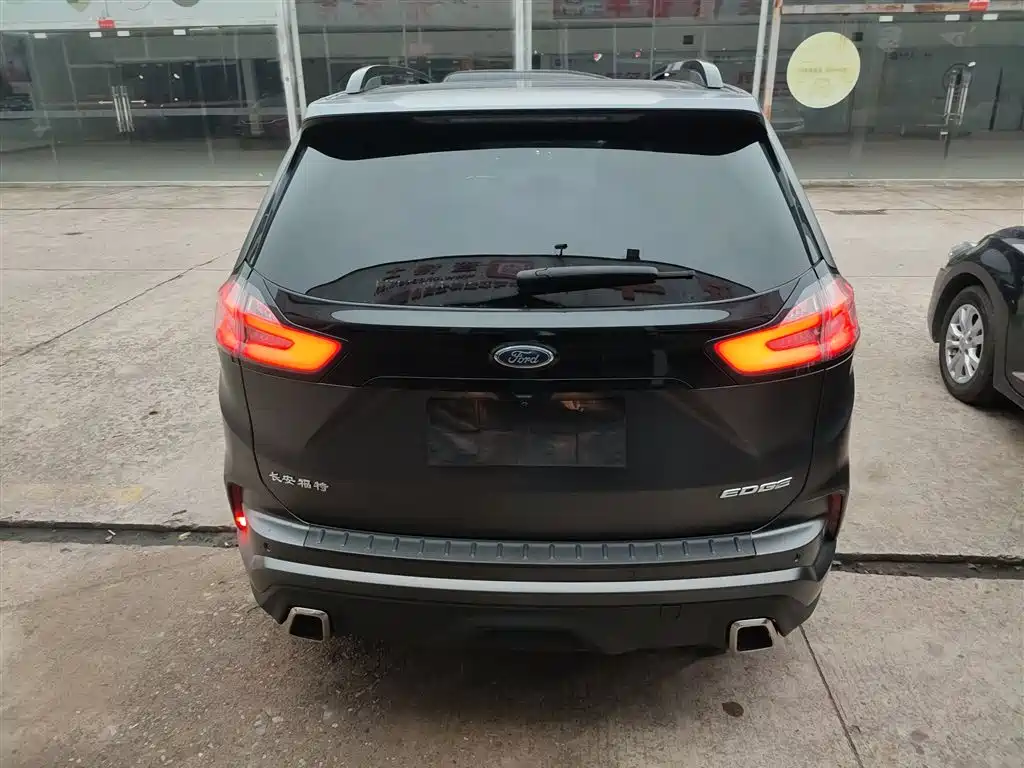 Ford Edge — фото 4