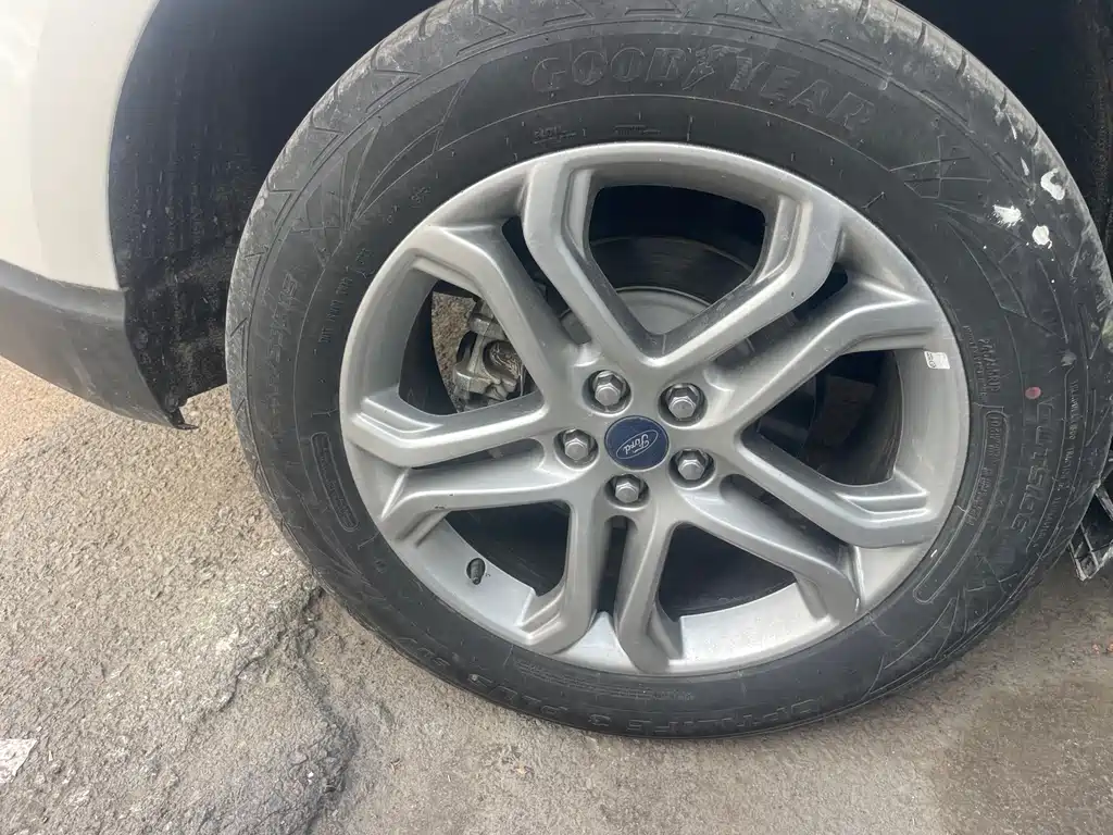 Ford Edge — фото 14