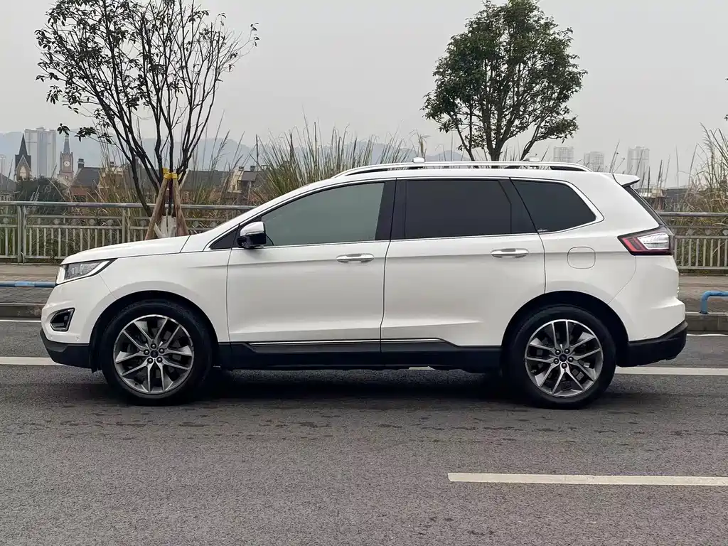 Ford Edge — фото 3