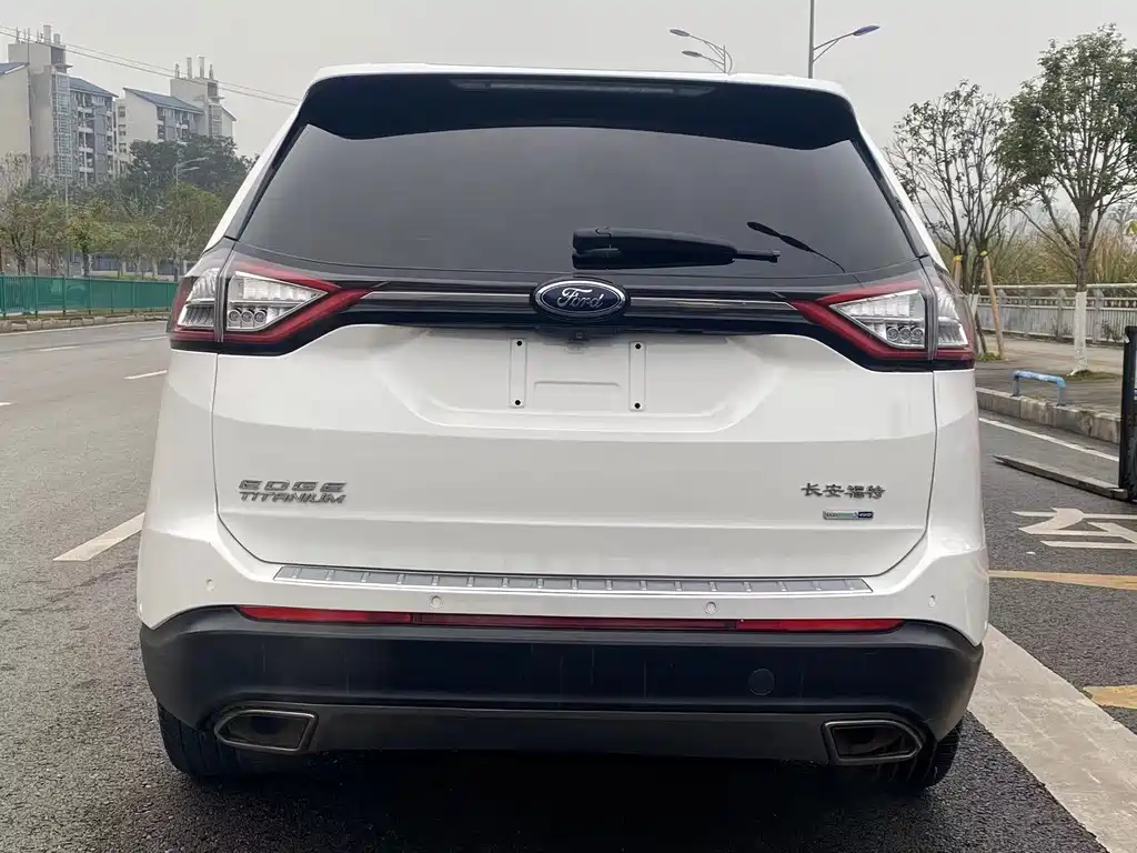 Ford Edge — фото 4