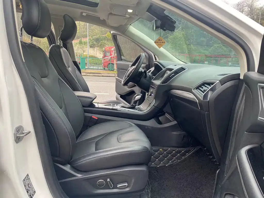 Ford Edge — фото 10
