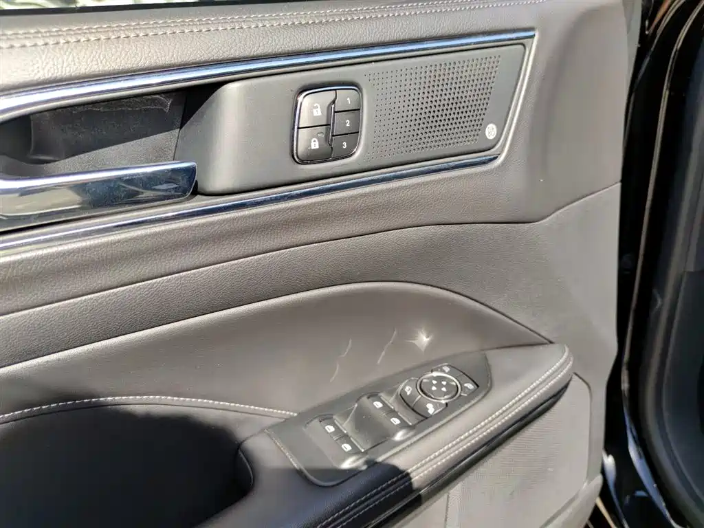 Ford Taurus — фото 15