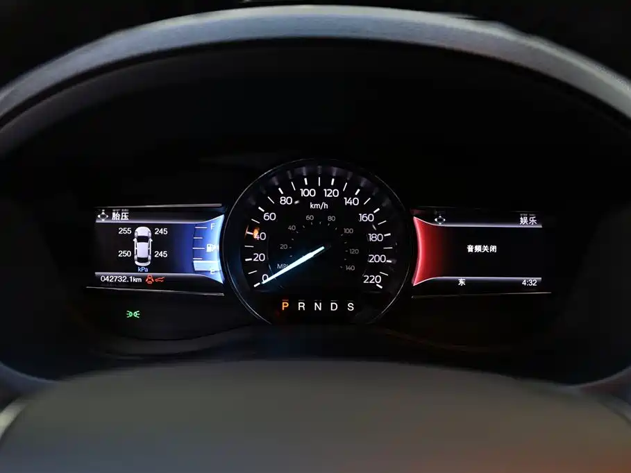 Ford Explorer (Import) — фото 14