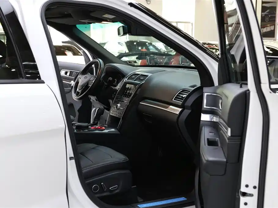 Ford Explorer (Import) — фото 20