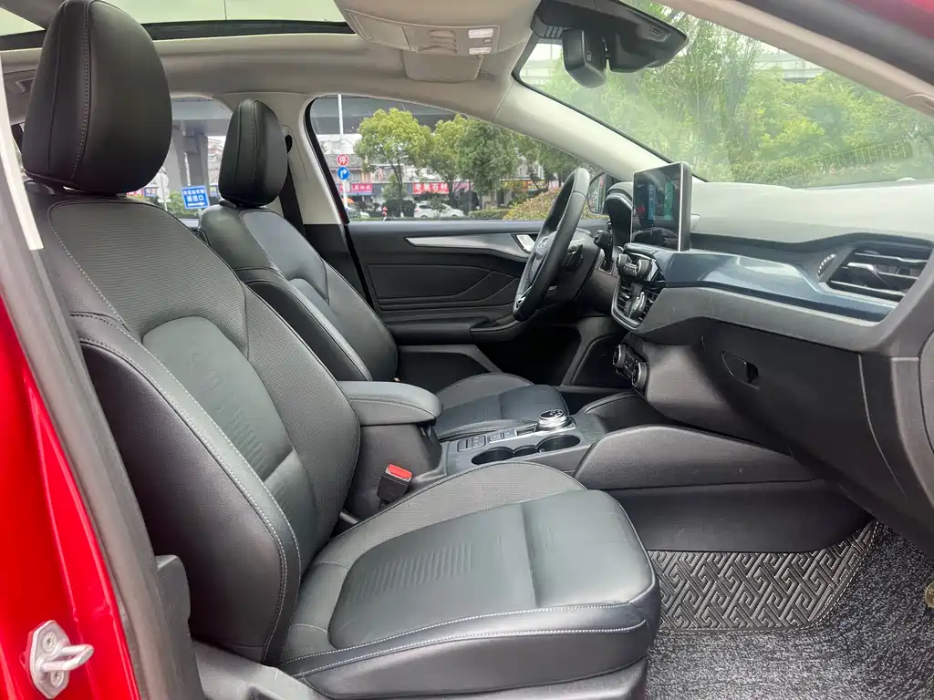Ford Focus Active — фото 14