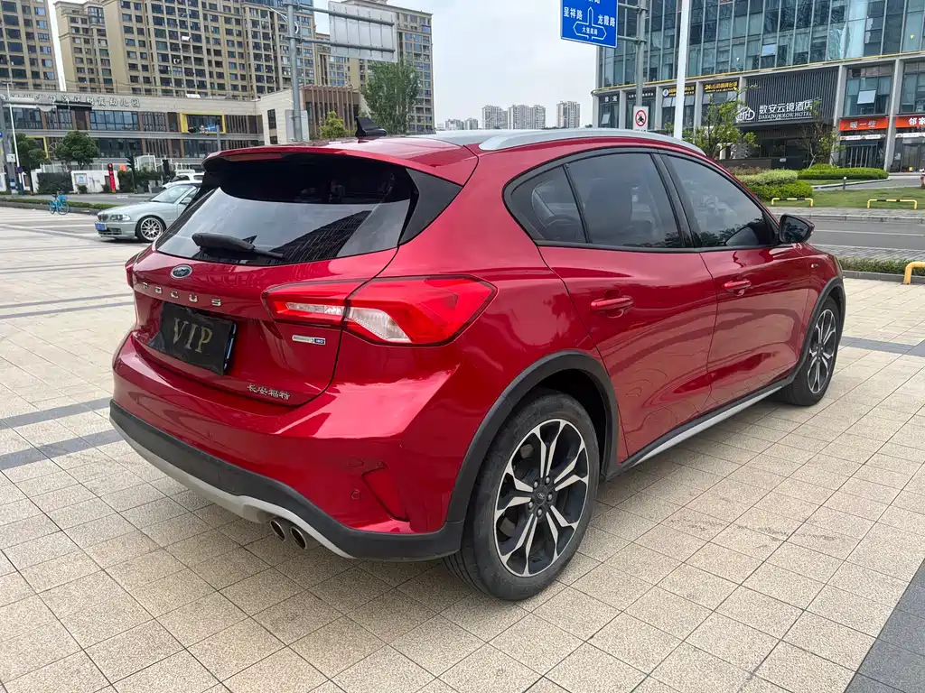 Ford Focus Active — фото 17