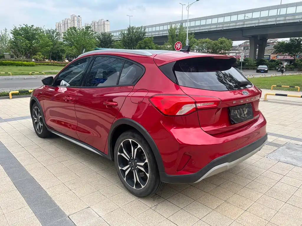 Ford Focus Active — фото 18