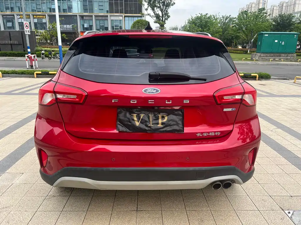 Ford Focus Active — фото 19