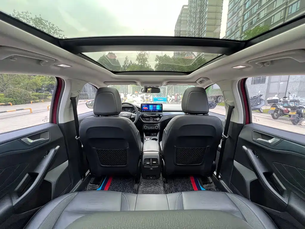Ford Focus Active — фото 5