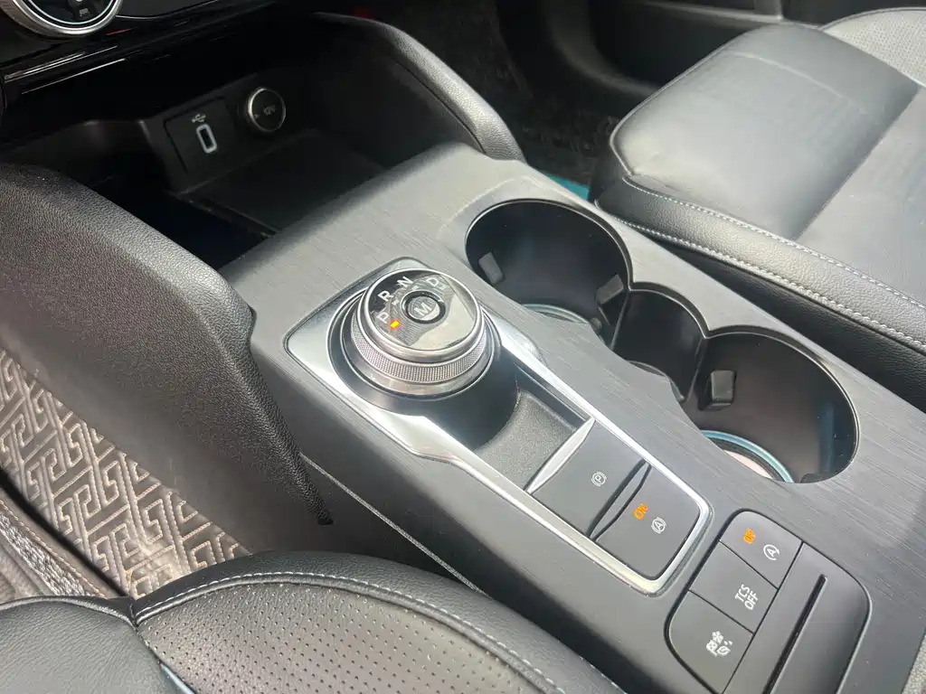 Ford Focus Active — фото 8