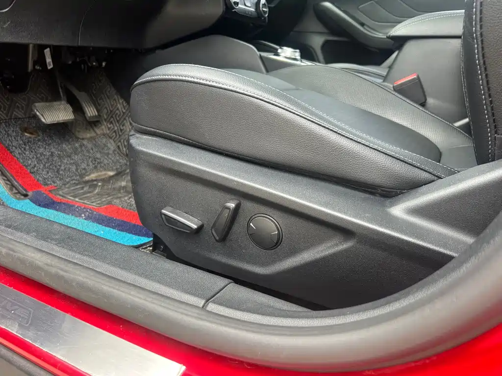 Ford Focus Active — фото 9