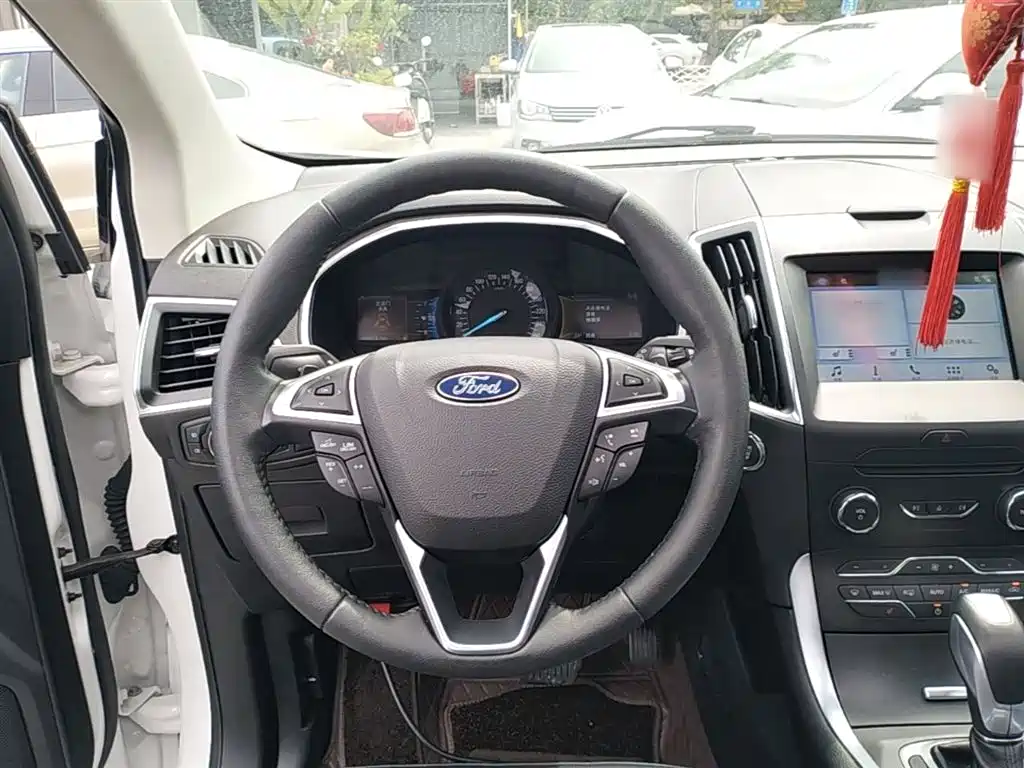 Ford Edge — фото 11