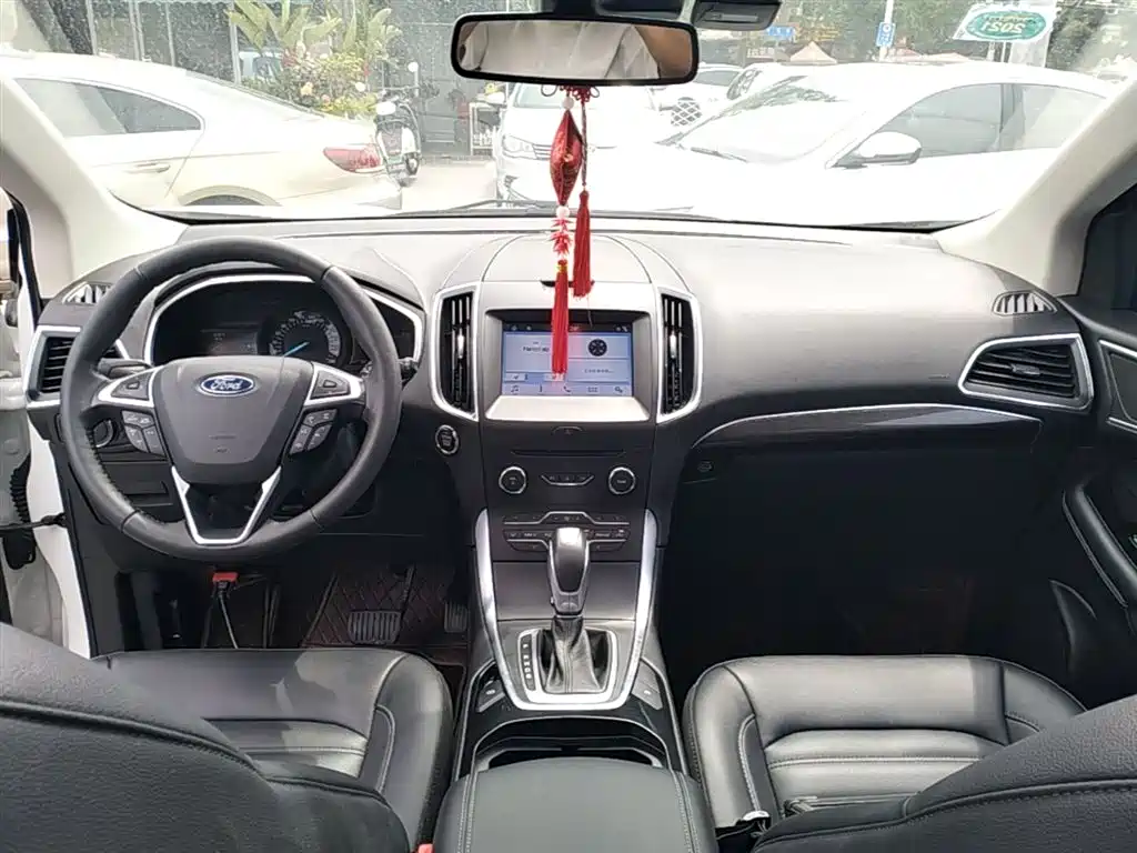Ford Edge — фото 13