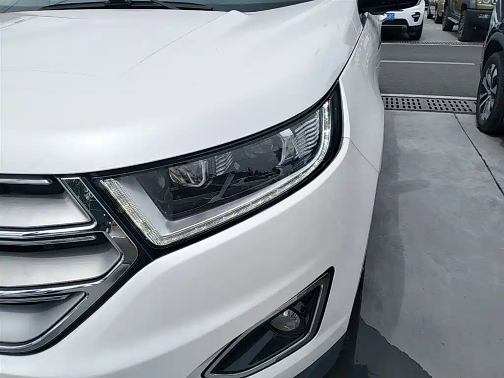 Ford Edge — фото 24