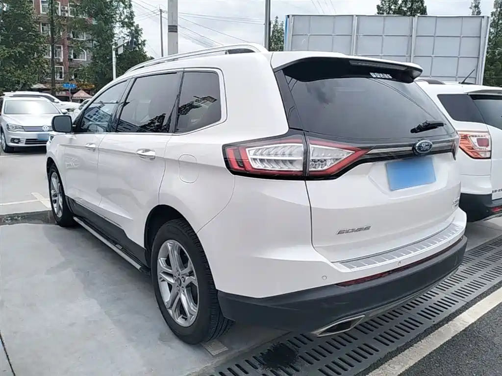Ford Edge — фото 5