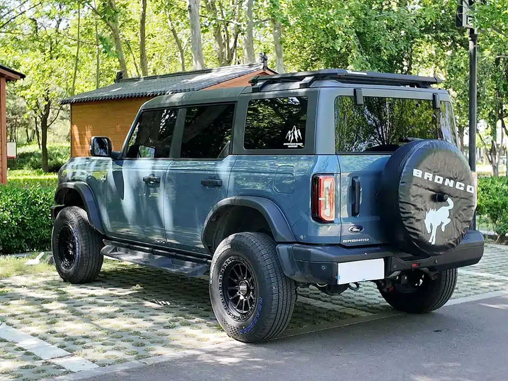 Ford Bronco — фото 13