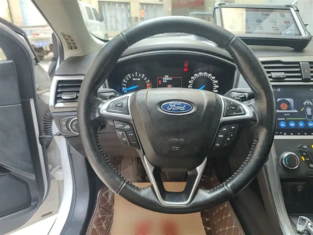 Ford Mondeo — фото 11