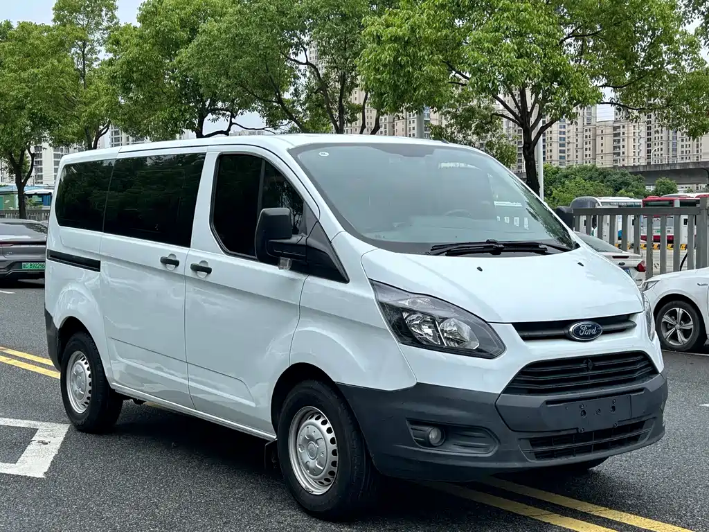 Ford Transit — фото 3