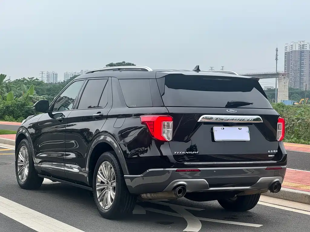 Ford Explorer — фото 10