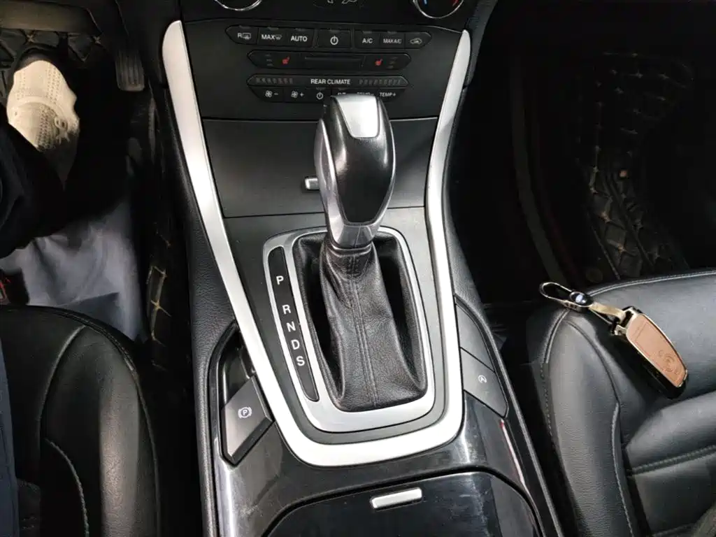 Ford Edge — фото 14