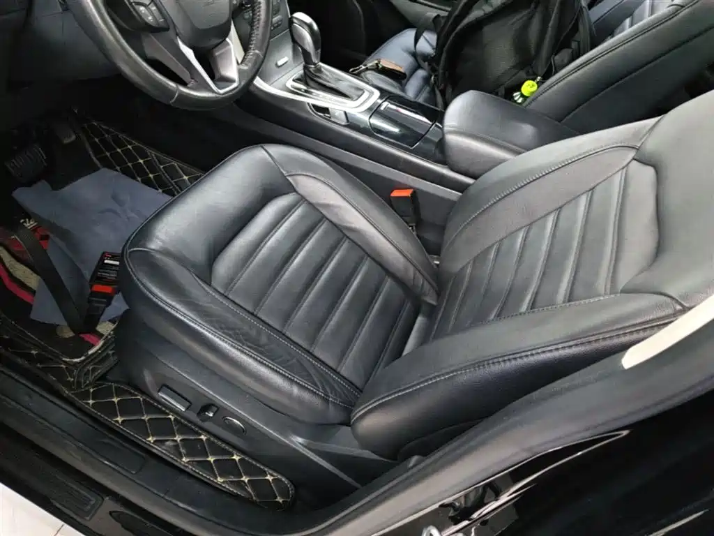 Ford Edge — фото 15