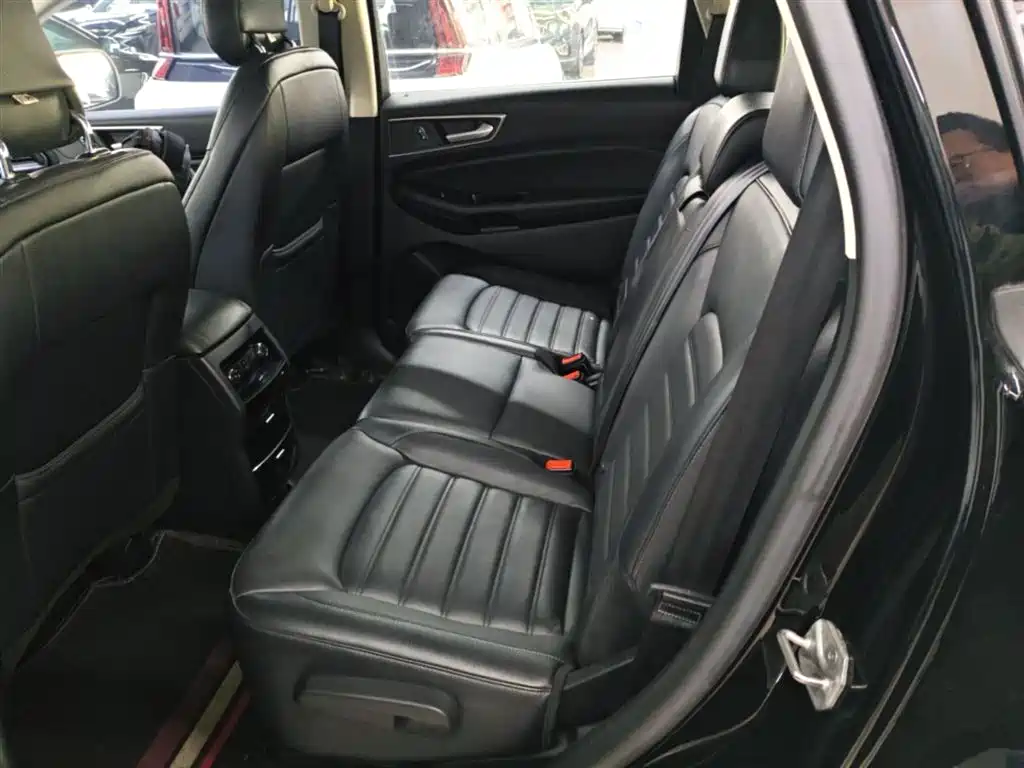 Ford Edge — фото 17