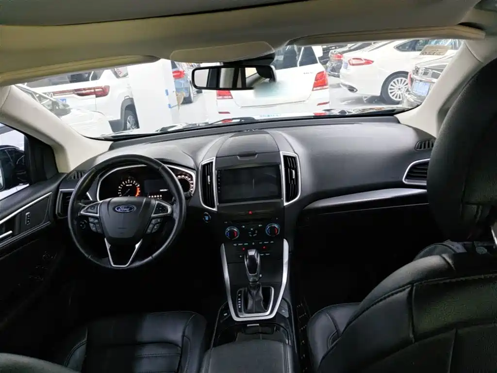 Ford Edge — фото 10