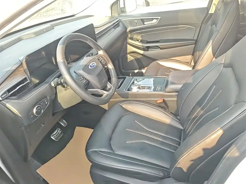 Ford Edge — фото 15