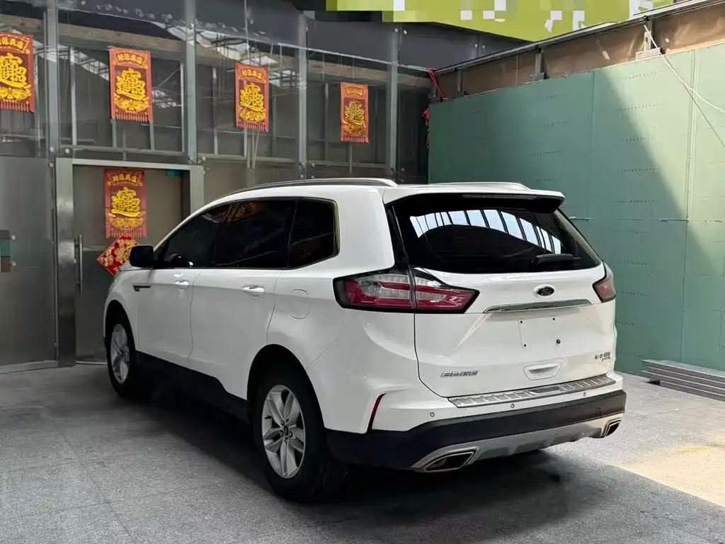 Ford Edge — фото 10