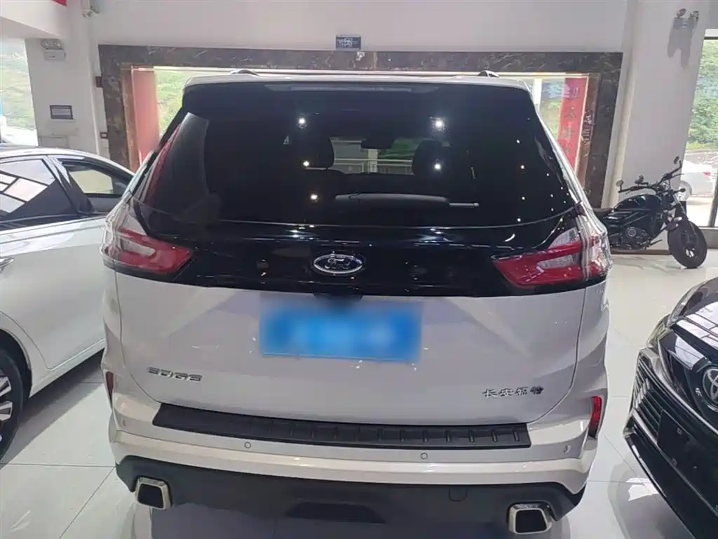 Ford Edge — фото 6